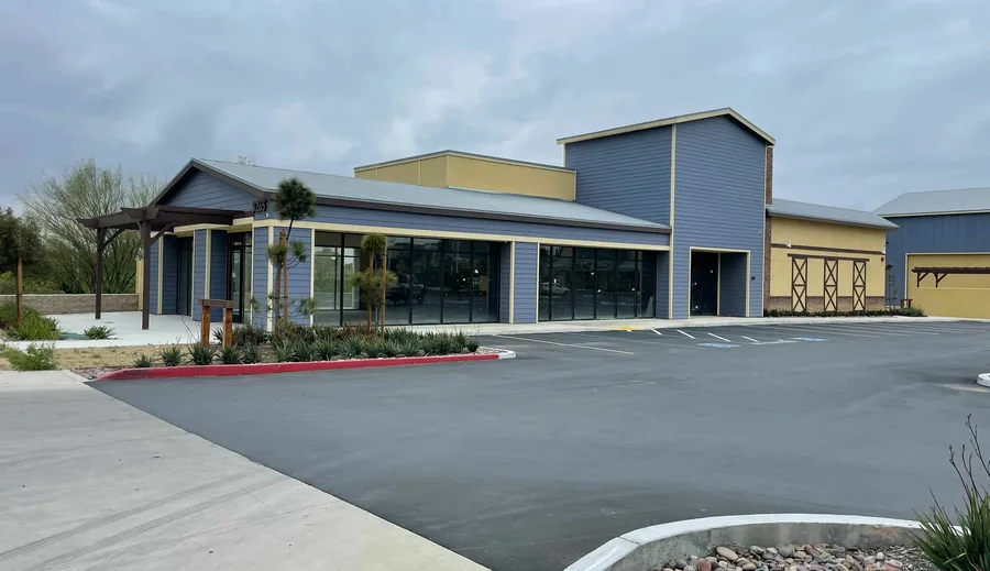 Limonite Plaza, a multi-tenant retail and office neighbourhood centre in Jurupa Valley, California, available for lease from KEYZ Commercial